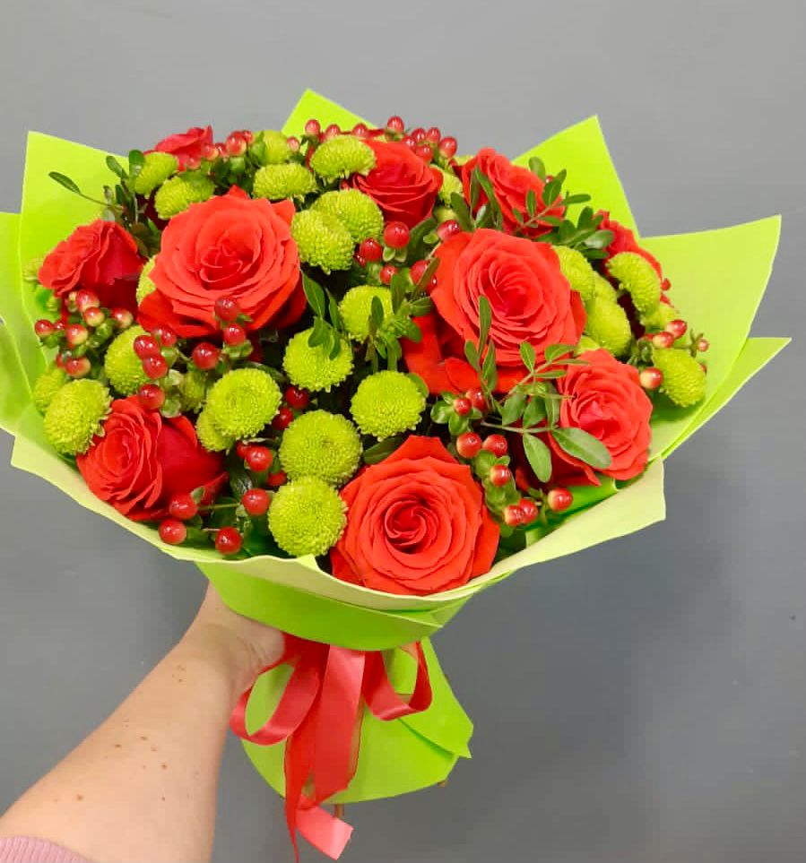 Букет цветов из: Хризантемы и Розы в Зее