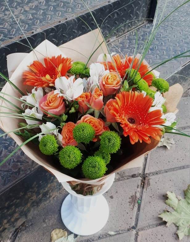 Букет цветов из: Герберы, Хризантемы, Альстромерии и Розы в Зее