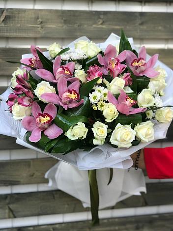 Букет цветов из: Розы и Хризантемы в Зее
