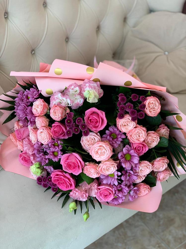 Букет цветов из: Хризантемы, Розы и Лизиантусы в Зее