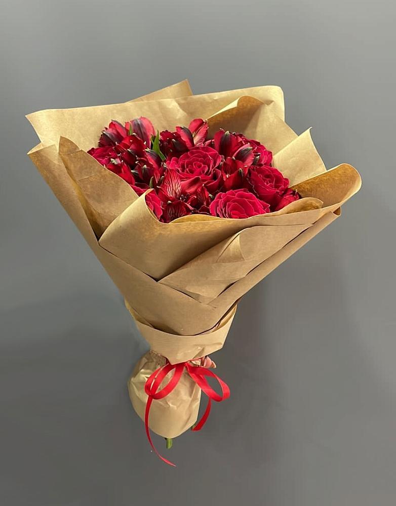 Букет цветов из: Альстромерии и Розы в Зее