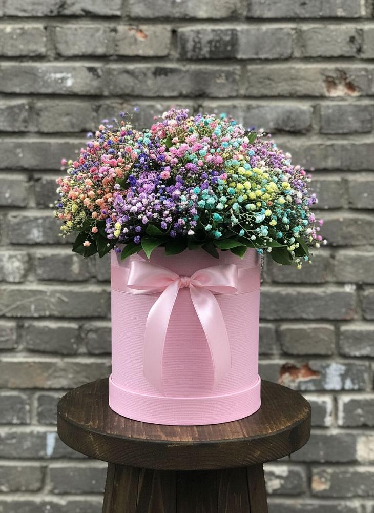 Цветочная композиция из Гипсофила и Розы в шляпной коробке в Зее
