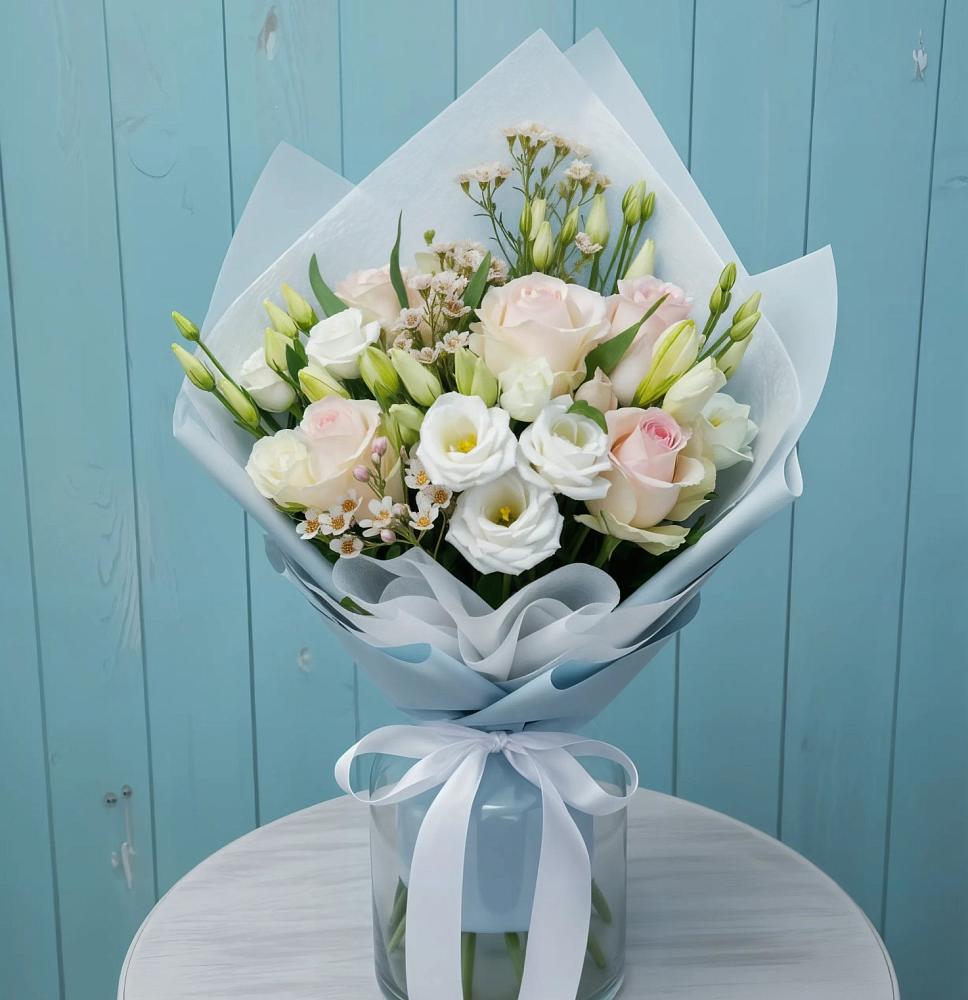 Букет цветов из: Розы и Лизиантусы в Зее