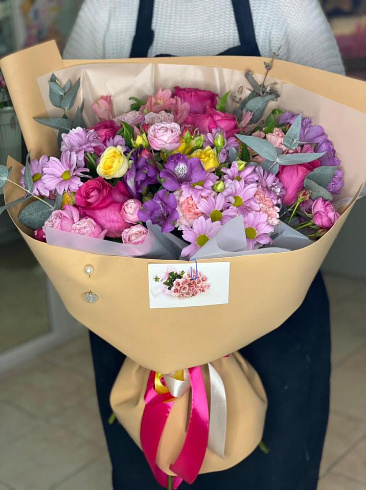 Букет цветов из: Хризантемы, Гвоздики и Альстромерии в Зее