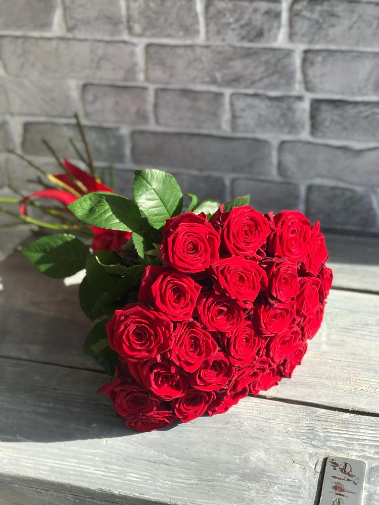 Букет Красные розы Фридом в Зее