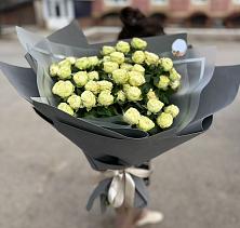 Букет Белые кустовые розы Солинеро в Зее