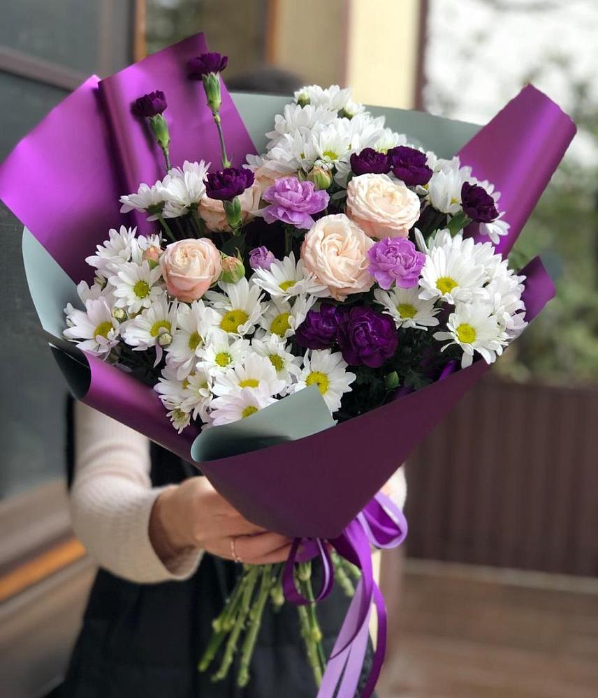 Букет цветов из: Хризантемы, Гвоздики и Розы в Зее