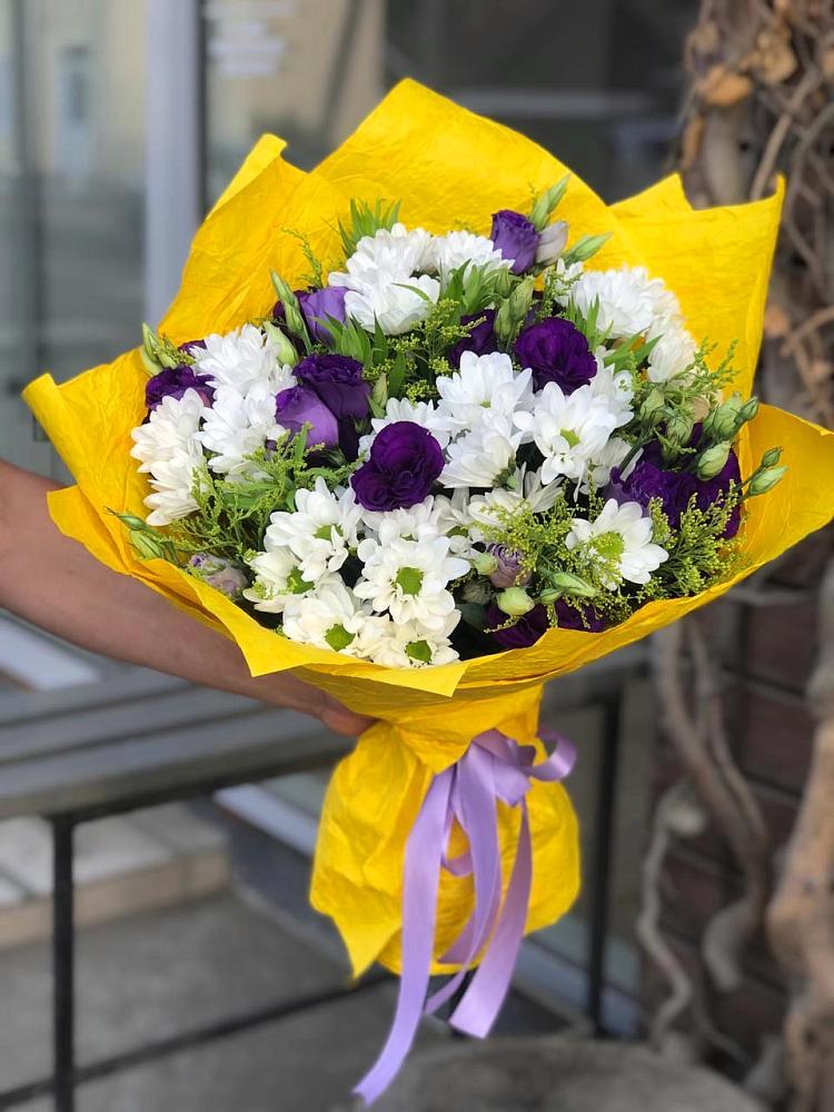 Букет цветов из: Ирисы, Хризантемы и Ромашки в Зее