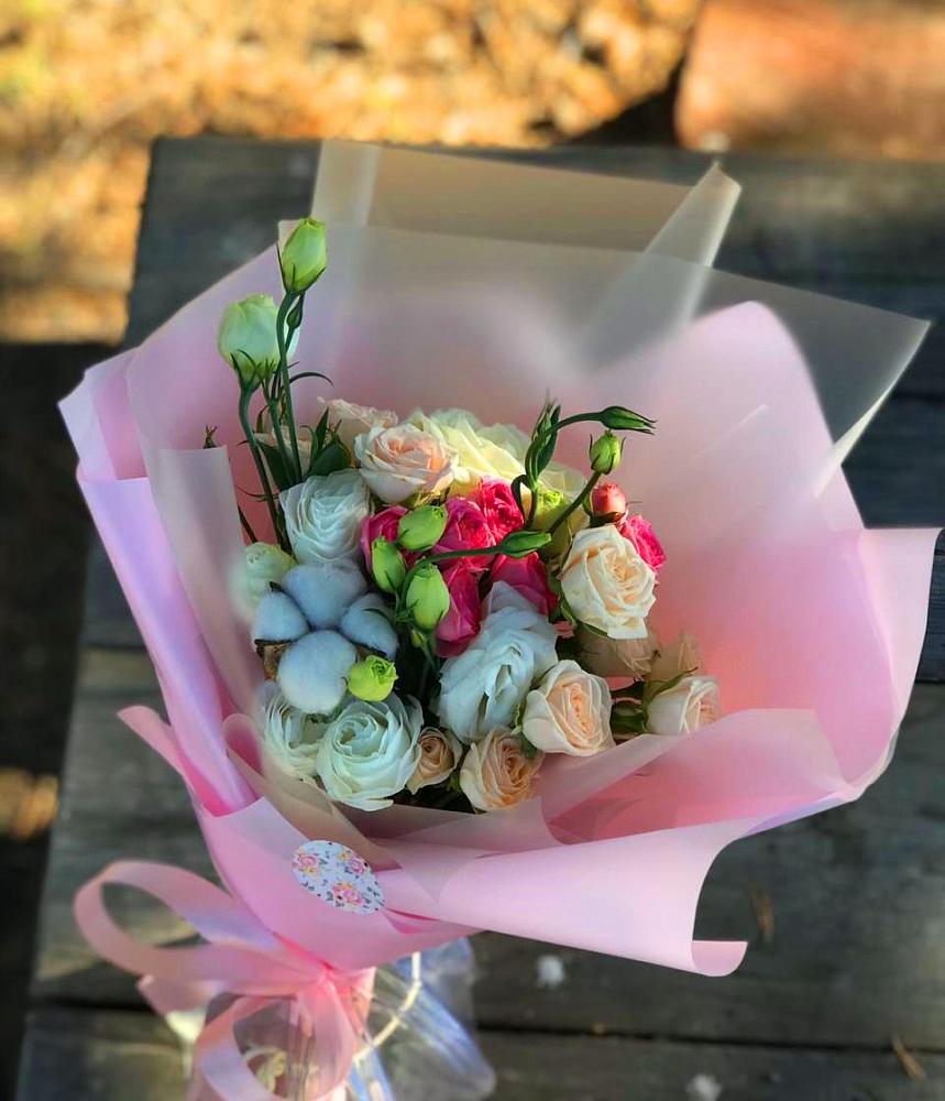 Букет цветов из: Розы и Лизиантусы в Зее