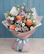 Букет цветов из:  Лизиантусы, Розы, Альстромерии и Гипсофила в Зее