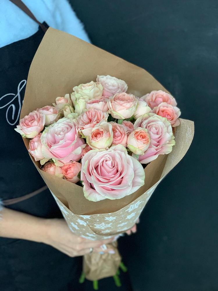 Букет цветов из: Хризантемы и Розы в Зее