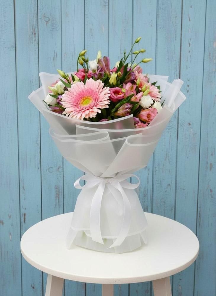 Букет цветов из: Герберы, Альстромерии и Лизиантусы в Зее