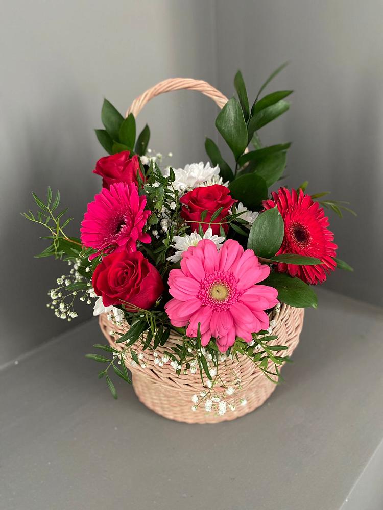 Цветочная композиция из Розы, Хризантемы и Герберы в корзине в Зее