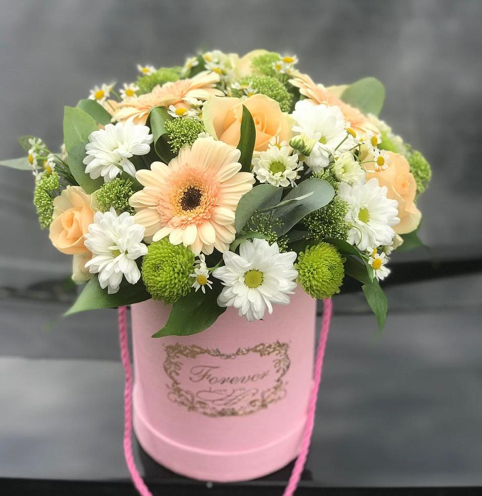 Цветочная композиция из Розы, Герберы и Хризантемы в шляпной коробке в Зее