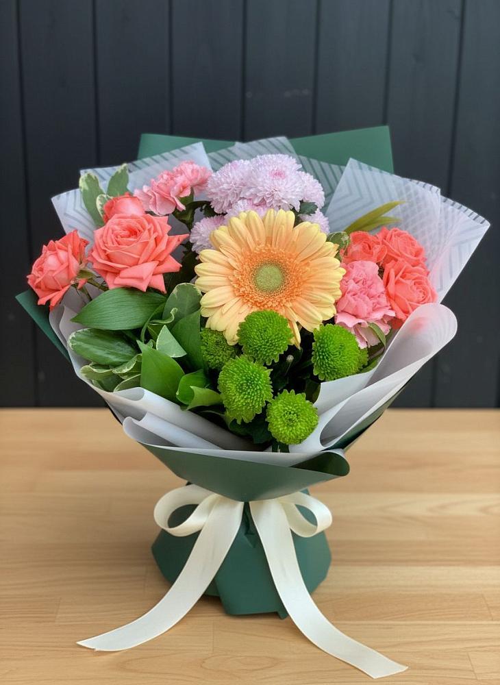 Букет цветов из: Гвоздики, Розы, Герберы и Хризантемы в Зее