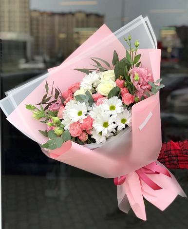 Букет цветов из: Розы, Лизиантусы и Хризантемы в Зее