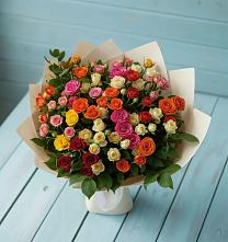 Букет Микс из разноцветных кустовых роз в Зее