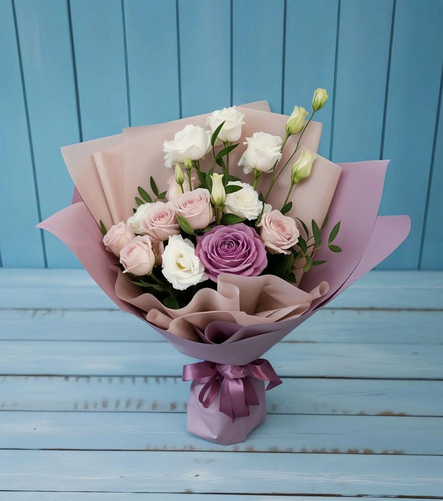 Букет цветов из: Розы и Лизиантусы в Зее